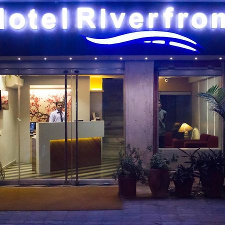 Hotel Riverfront أحمد أباد المظهر الخارجي الصورة