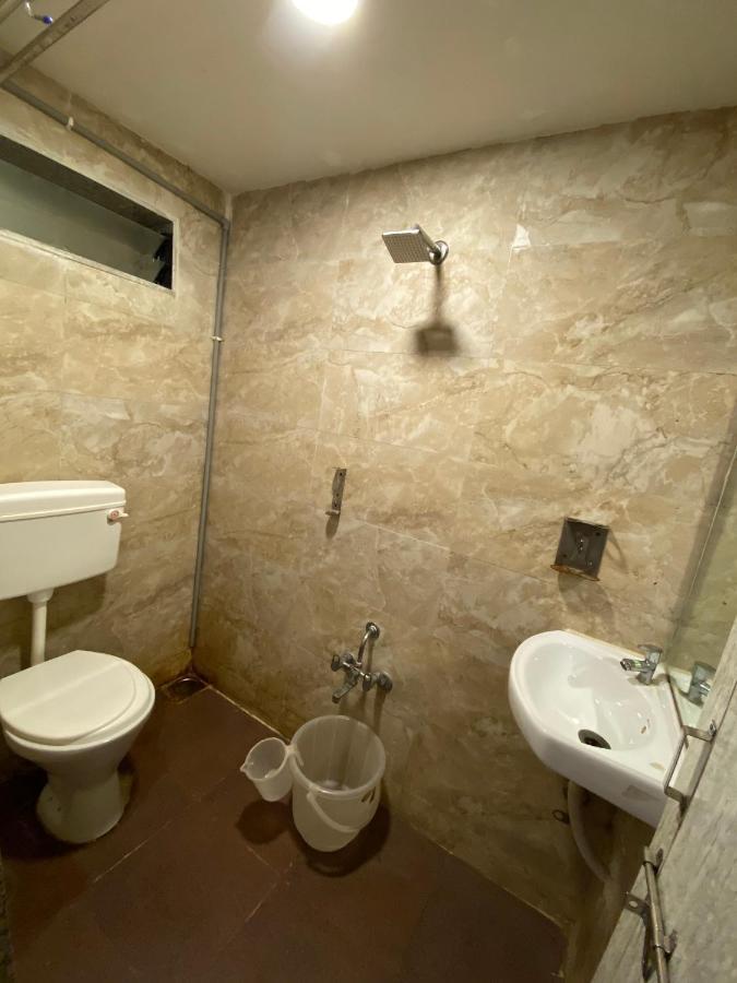 Hotel Riverfront أحمد أباد المظهر الخارجي الصورة