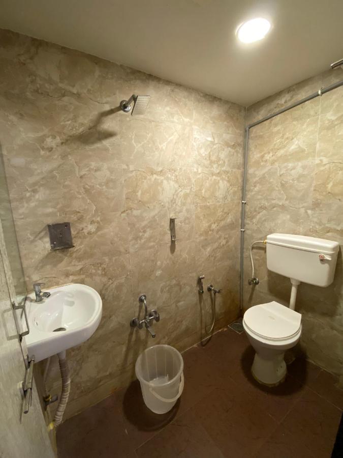Hotel Riverfront أحمد أباد المظهر الخارجي الصورة