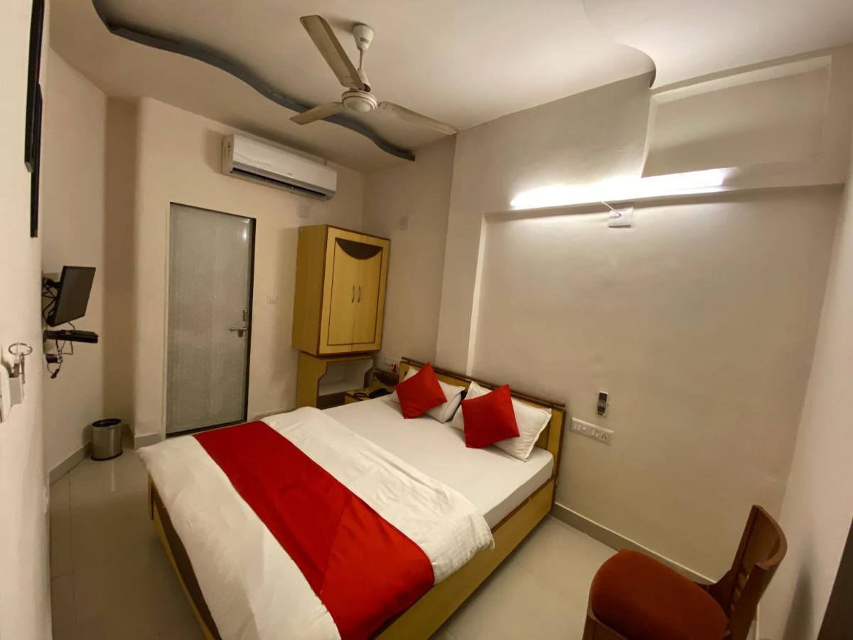 Hotel Riverfront أحمد أباد المظهر الخارجي الصورة