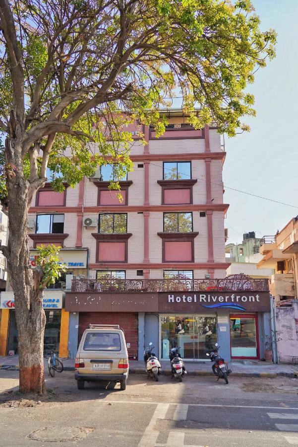 Hotel Riverfront أحمد أباد المظهر الخارجي الصورة