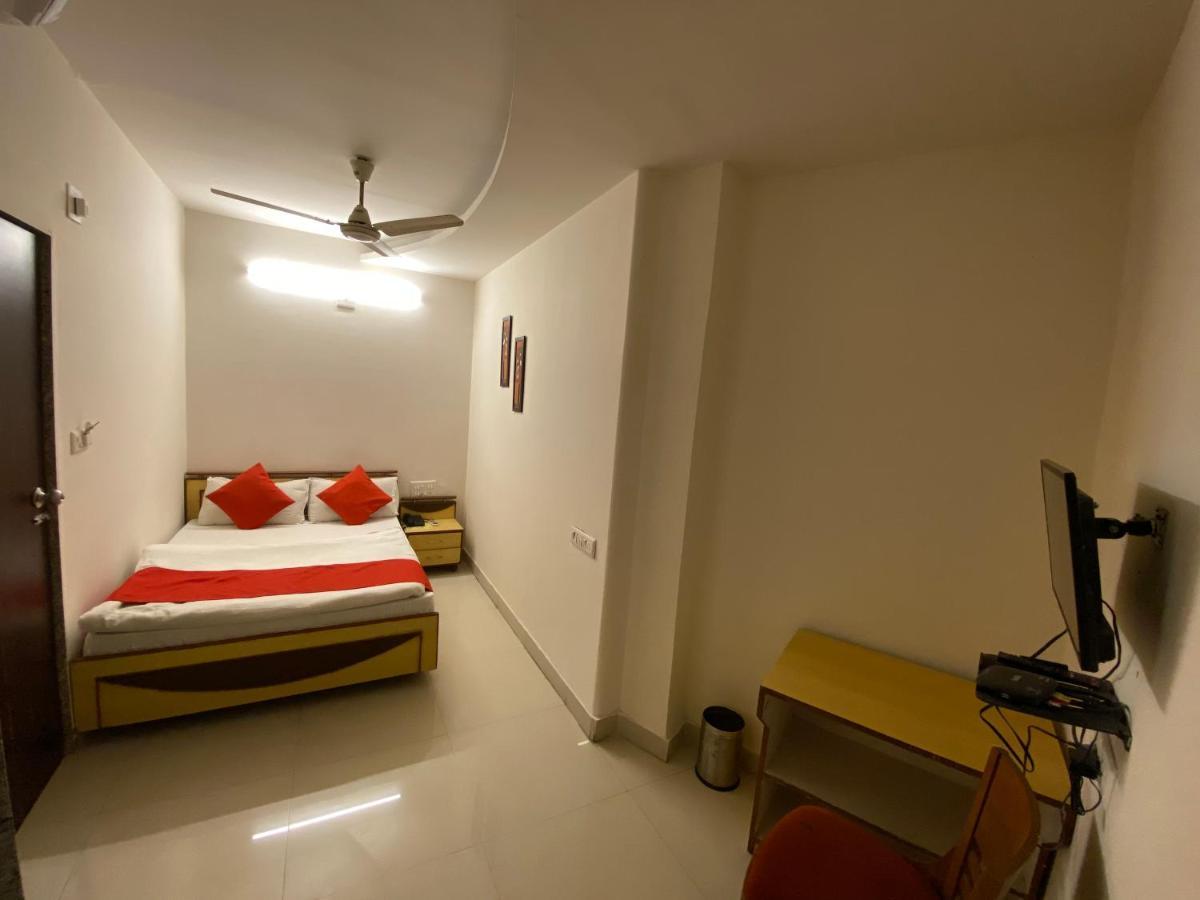 Hotel Riverfront أحمد أباد المظهر الخارجي الصورة