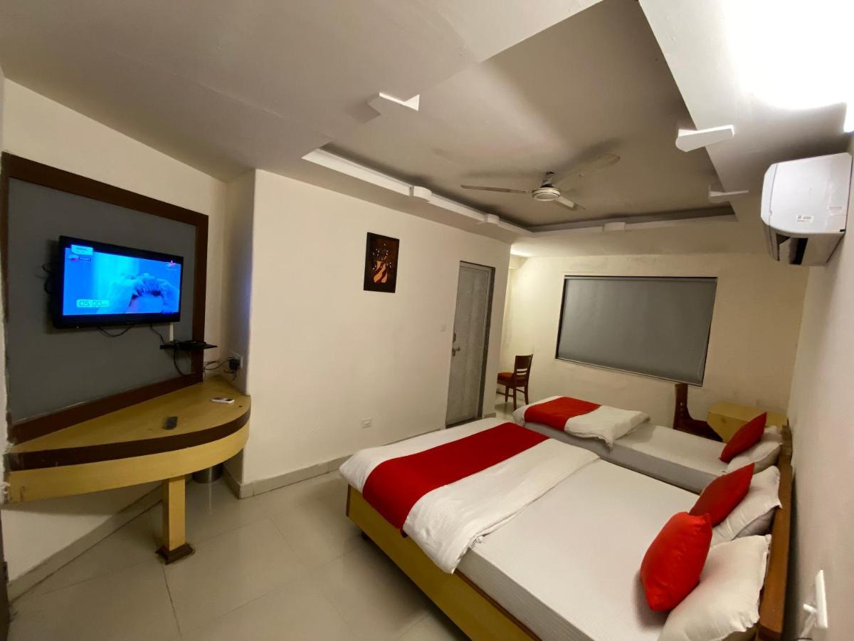 Hotel Riverfront أحمد أباد المظهر الخارجي الصورة