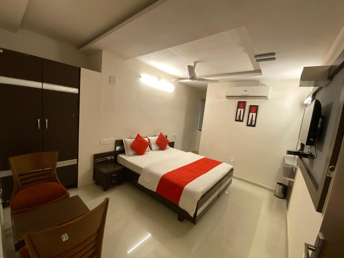 Hotel Riverfront أحمد أباد المظهر الخارجي الصورة