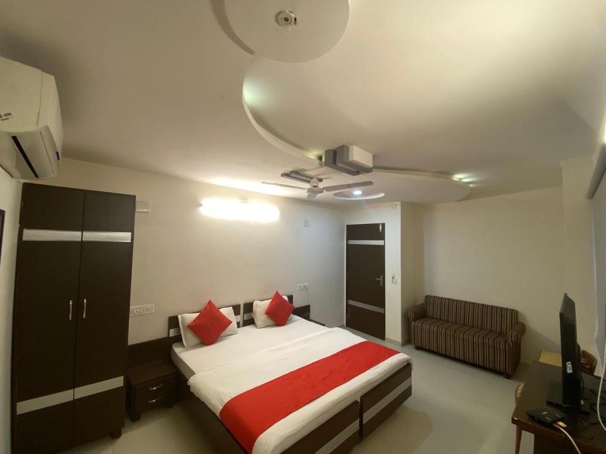 Hotel Riverfront أحمد أباد المظهر الخارجي الصورة